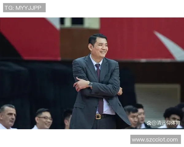 巩晓彬与姚明携手共进军训活动展现体育精神与团队合作的重要性